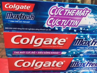 KEM ĐÁNH RĂNG COLGATE MAXFRESH BẠC HÀ THE MÁT 180g