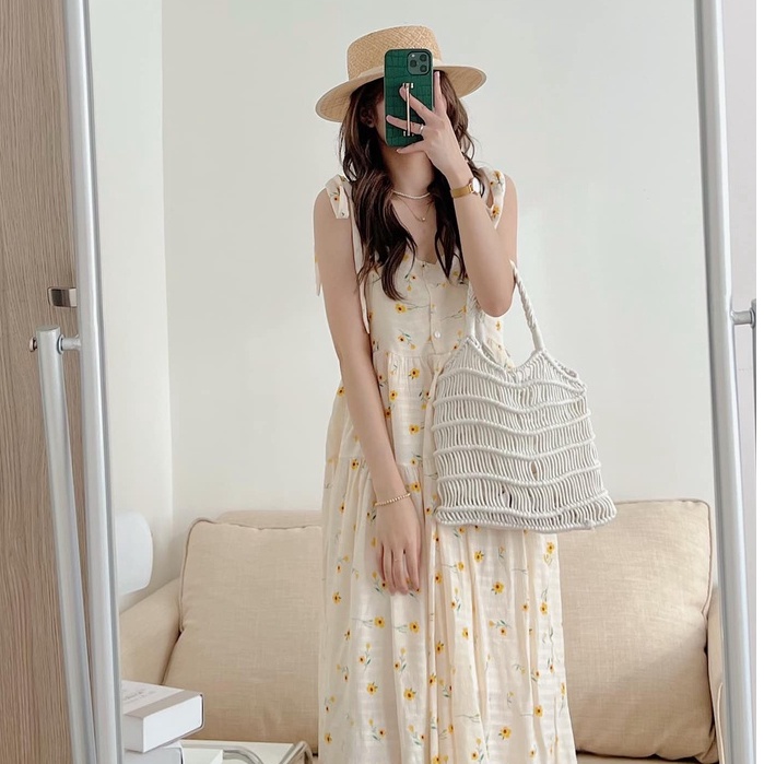 Váy 2 dây dáng dài đi biển hoạ tiết hoa cúc nhí babydoll cute. Váy 2 dây buộc nơ vai dáng dài đi chơi đi biển hoa cúc.