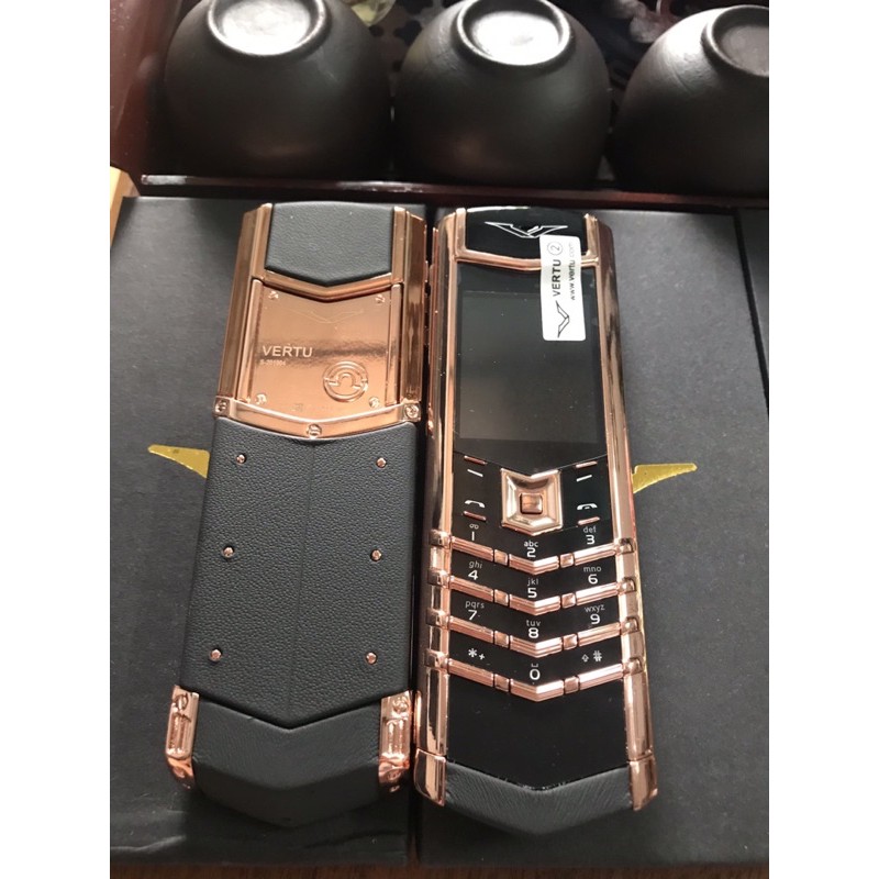 Điện thoại giá rẻ VT K8 lưng da tặng kèm pin (full box) | BigBuy360 - bigbuy360.vn