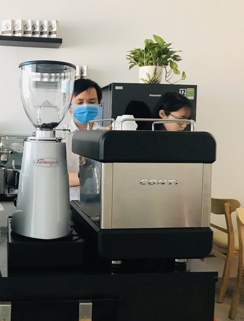 Máy pha cà phê Conti CC100 từ Pháp, dùng thử máy 324 Nguyễn Đình Chiểu F4 Quận 3.