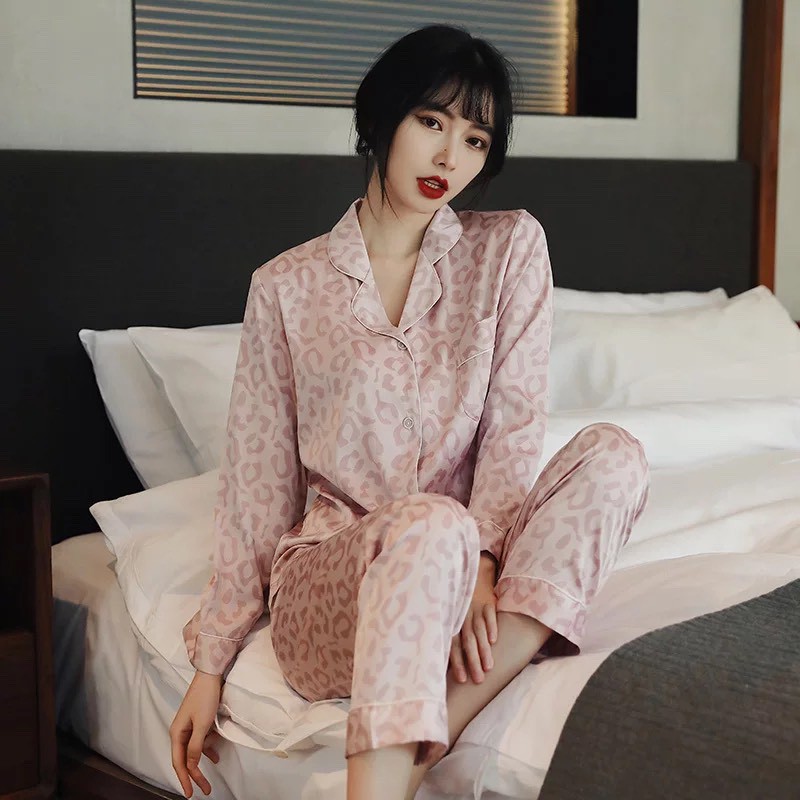 Bộ Pijama lụa dài Quảng Châu cao cấp mặc nhà thu đông họa tiết da báo phối ren