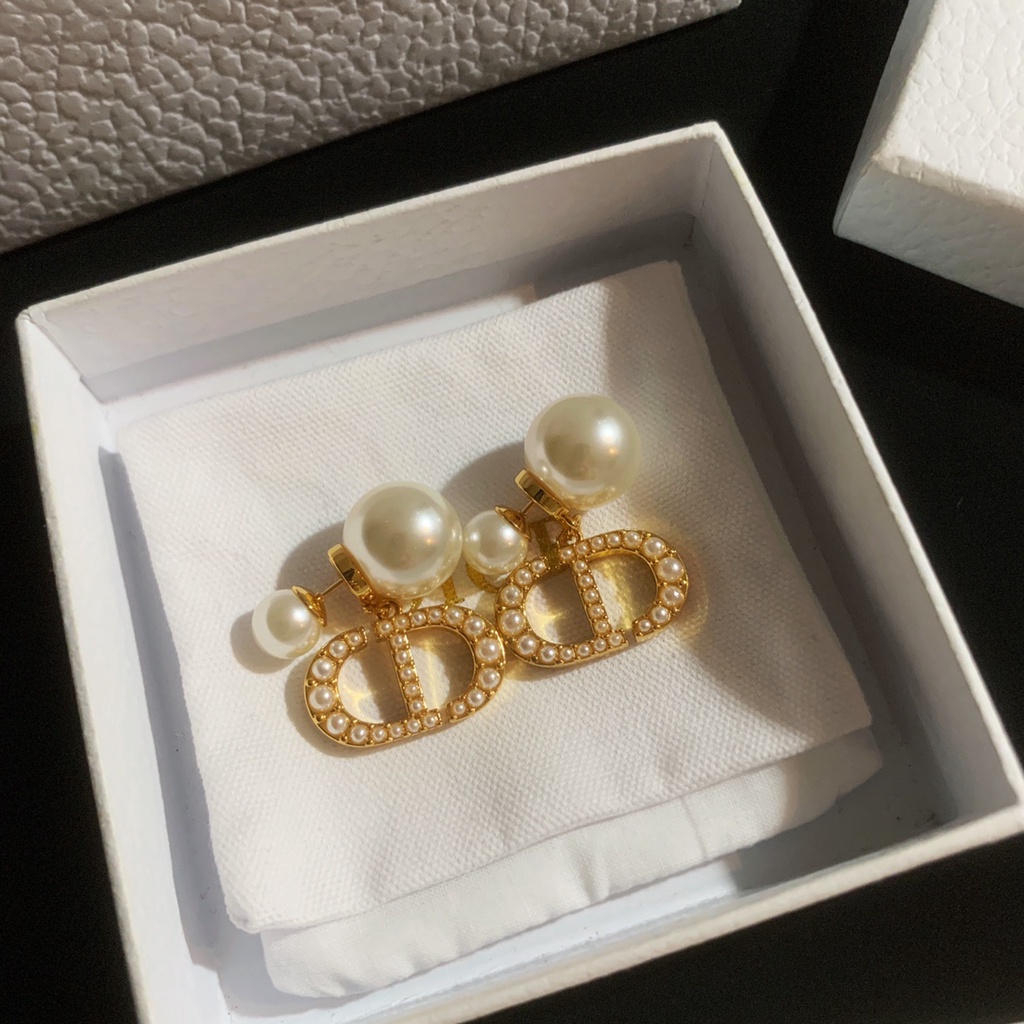 Bông tai ngọc trai Dior CD dành cho nữ Chất liệu đồng thau