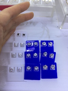 Khuyên tai chấm đá Nmj bạc