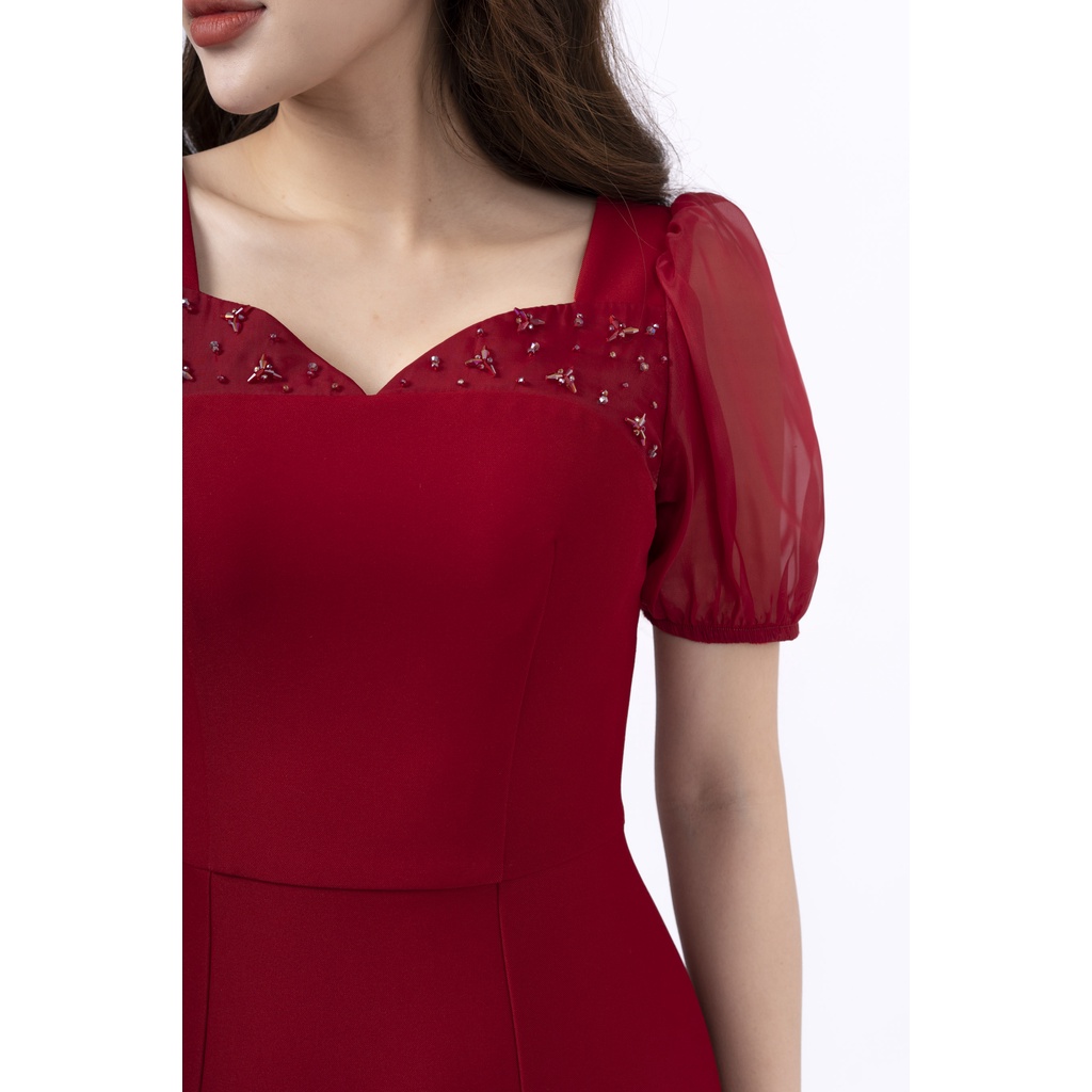 Đầm nữ dáng ôm cổ cách điệu đính pha lê trang trí cầu ngực phối tay ngắn nhún bồng FIONA F452233