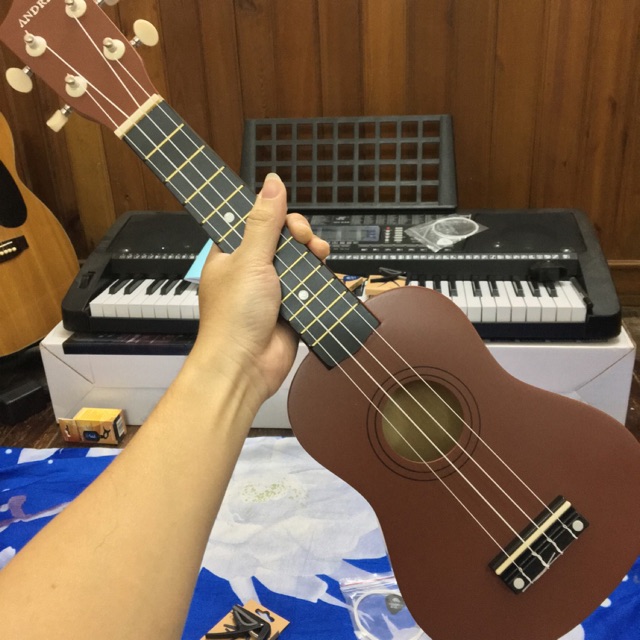 ĐÀN UKULELE SOPRANO ANDREW NÂU ( TẶNG KÈM PHỤ KIỆN )