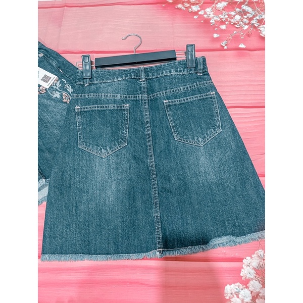 Chân váy jean thêu hoa VNXk dư xịn
