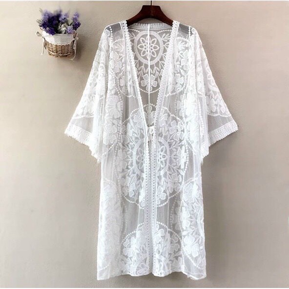 Áo choàng kimono dáng dài ren hoa tròn đi biển