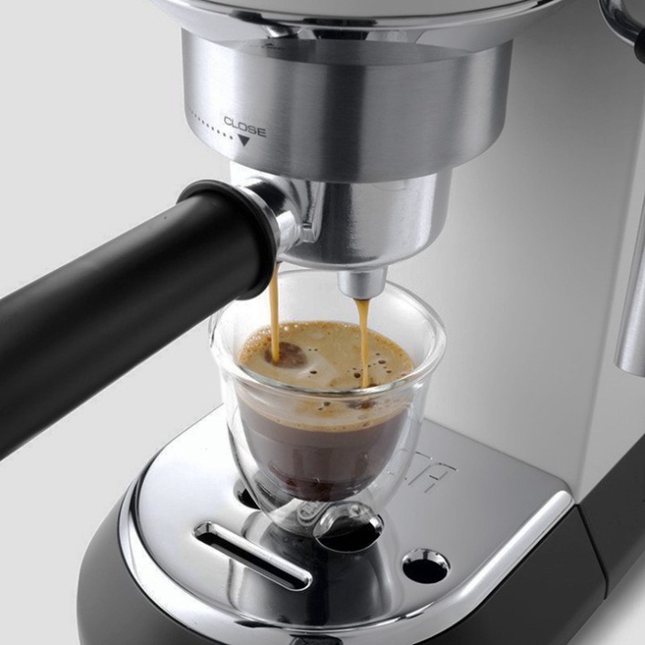 [Mã ELHADEV giảm 4% đơn 300K] Máy pha cà phê thương hiệu của ITALIA - Delonghi, mã EC685.M - Hàng Chính Hãng