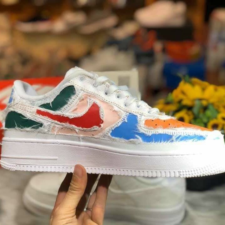Giày Air Force xé rách