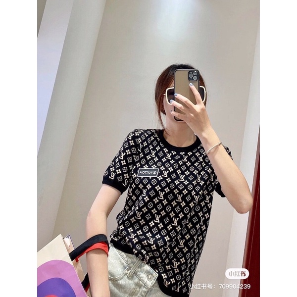 Áo len ngắn tay Louis Vuitton LV thiết kế cổ tròn phối viền đen in logo cao cấp