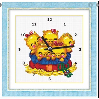 Tranh thêu chữ thập ĐỒNG HỒ 5 CHÚ HEO CON ISW001 (TRANH TỰ THÊU) KT:38X38CM