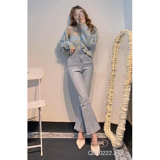 quần jean ống loe xẻ giữa kéo chân