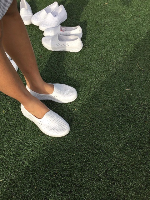 Giày nhựa cho nữ