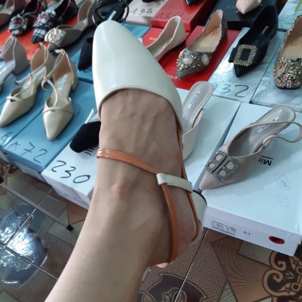 (ĐT) Giày suc quai