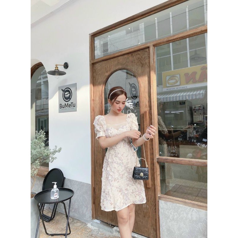 Đầm ren hoa nổi form A