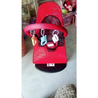 Ghế rung có đồ chơi cho bé