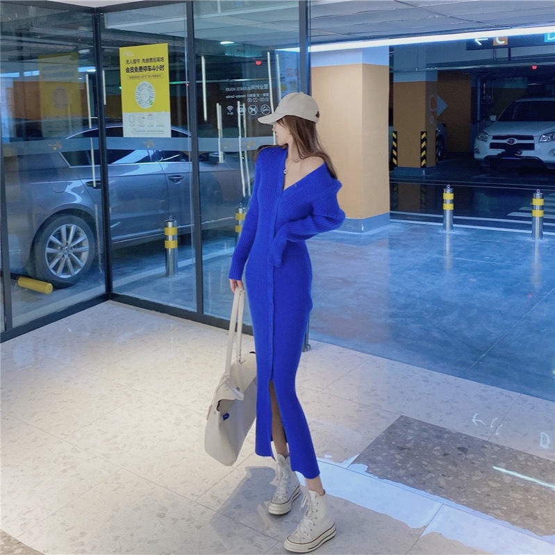 The new autumn and winter style comes with a thickened coat to show the figure, a knitted dress, a cardigan, a waist bag, a tight buttock, a skinny skirt.