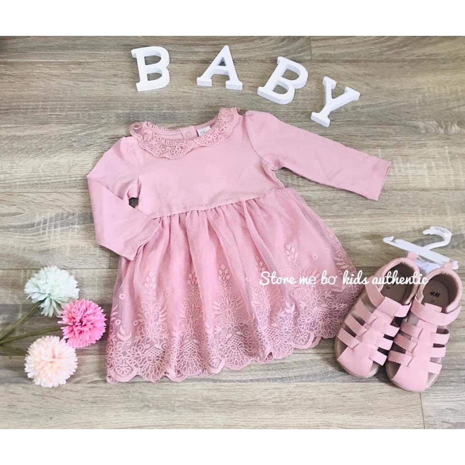 Váy hồng bé gái, cổ sen và chân váy thêu hoa nhí, HM UK săn SALE