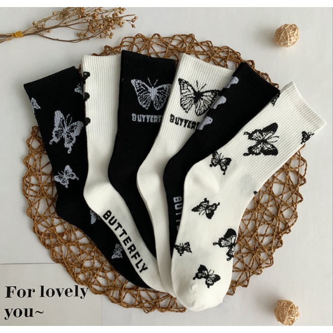 Vớ Tất hình Bướm cao cổ dành cho nữ phong cách trẻ trung, năng động.