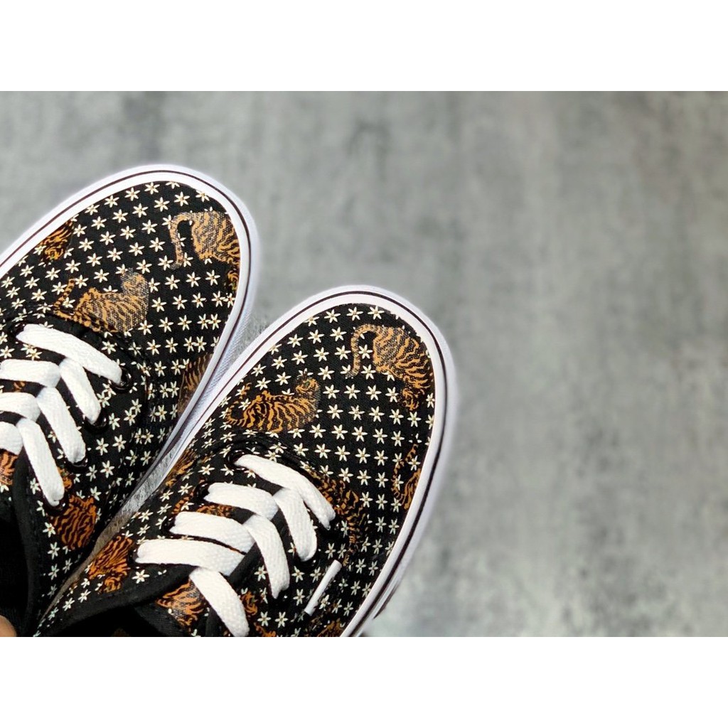 【Giá đặc biệt】Giày vải hoa hạt điều phiên bản giới hạn của Vans Authentic Korea