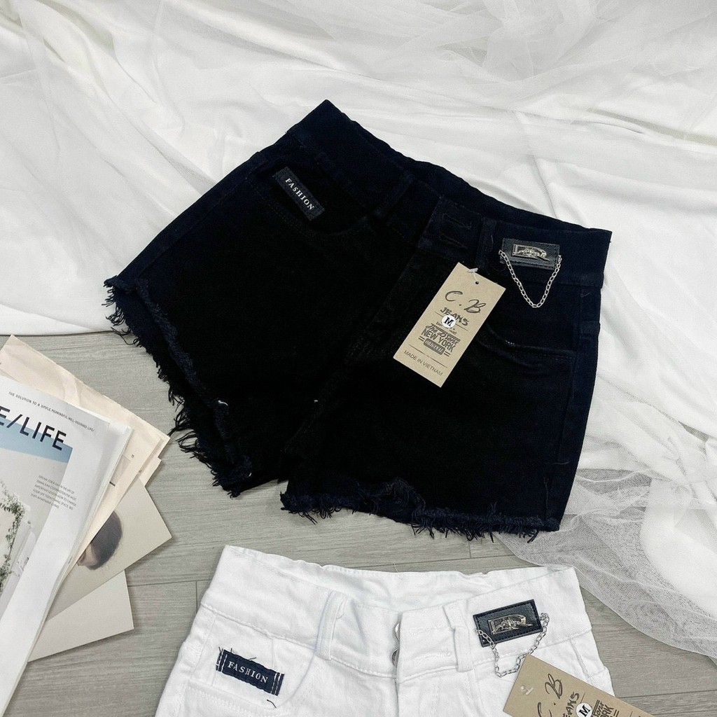 Quần shorts jean tua rua trơn phối xích dai cực xinh , chất jean dày dặn ( ảnh thật )