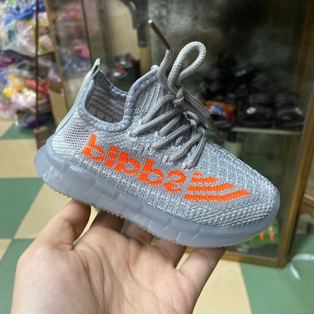 giày vải bé trai gái size 16-27. giày yeezy cho bé
