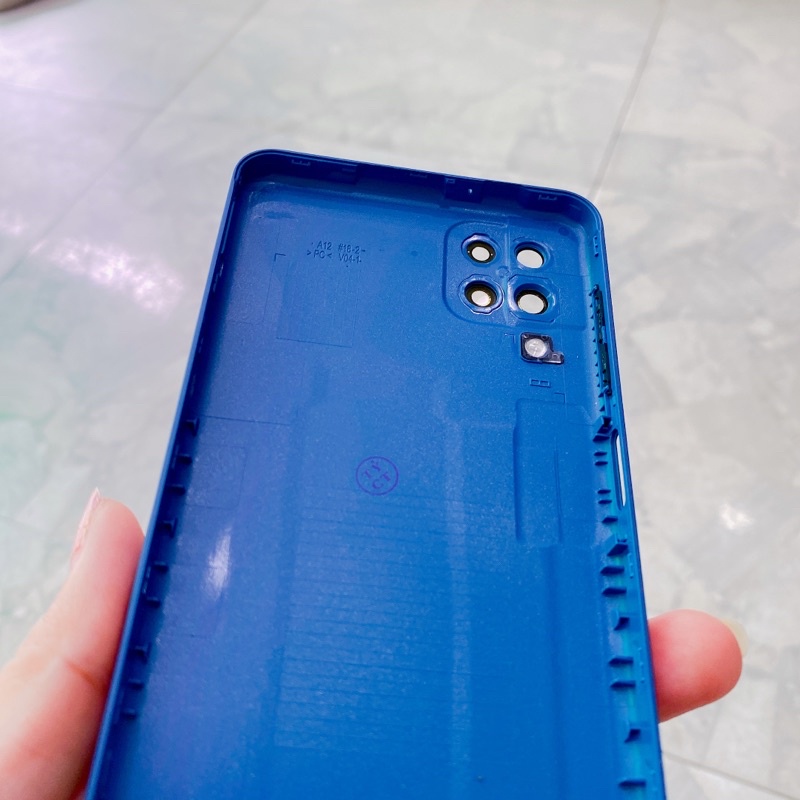 Nắp lưng Samsung A12 kèm cụm kính camera và nút bấm volume , keo dán t8000