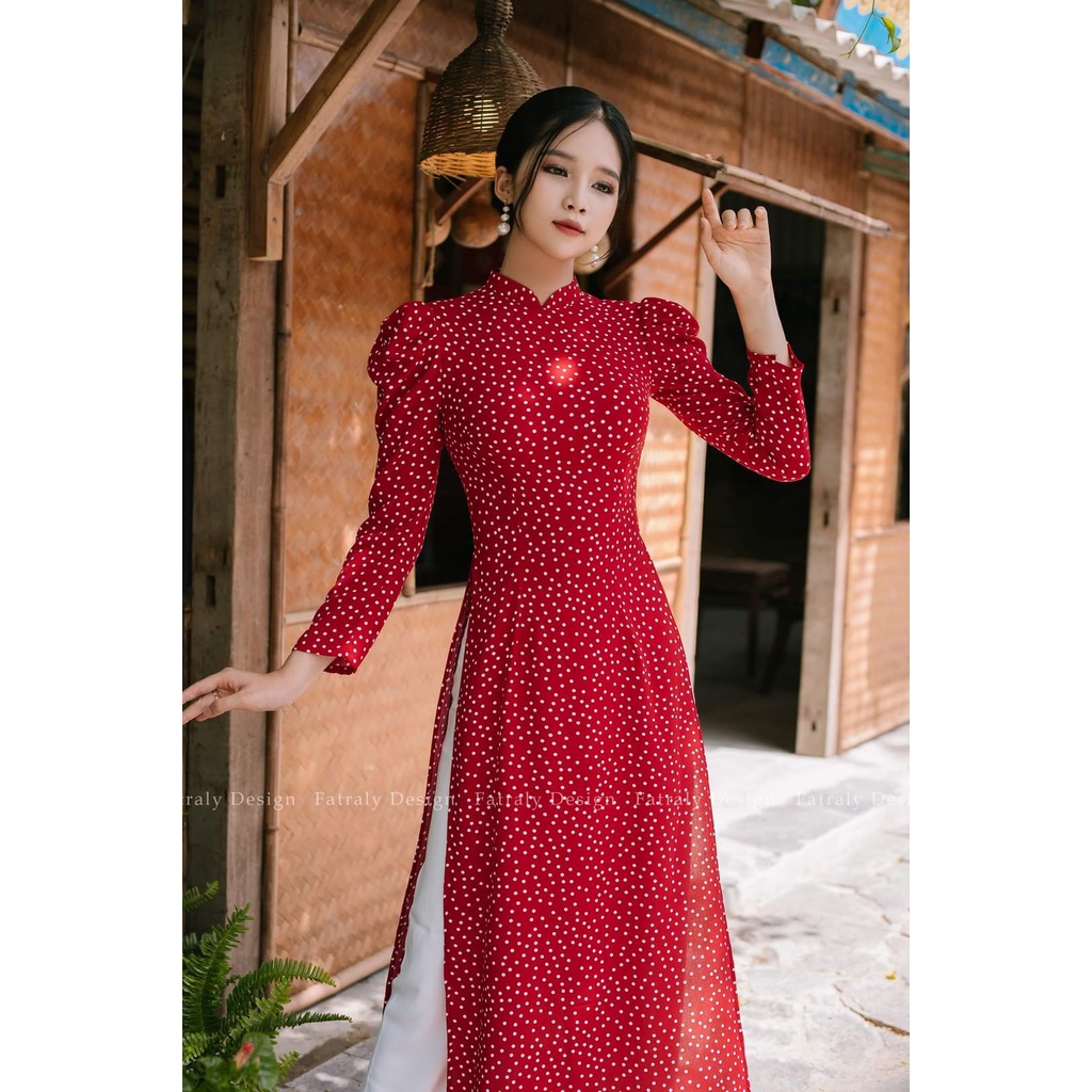 Áo dài chấm bi tay bồng trẻ trung, che khuyết điểm cực tốt