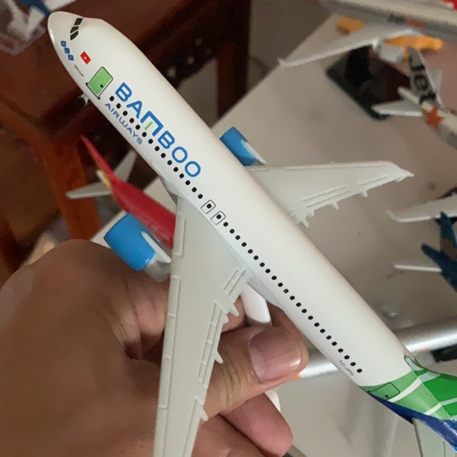 Bamboo Airways máy bay mô hình kim loại sáng kích thước 16 cm