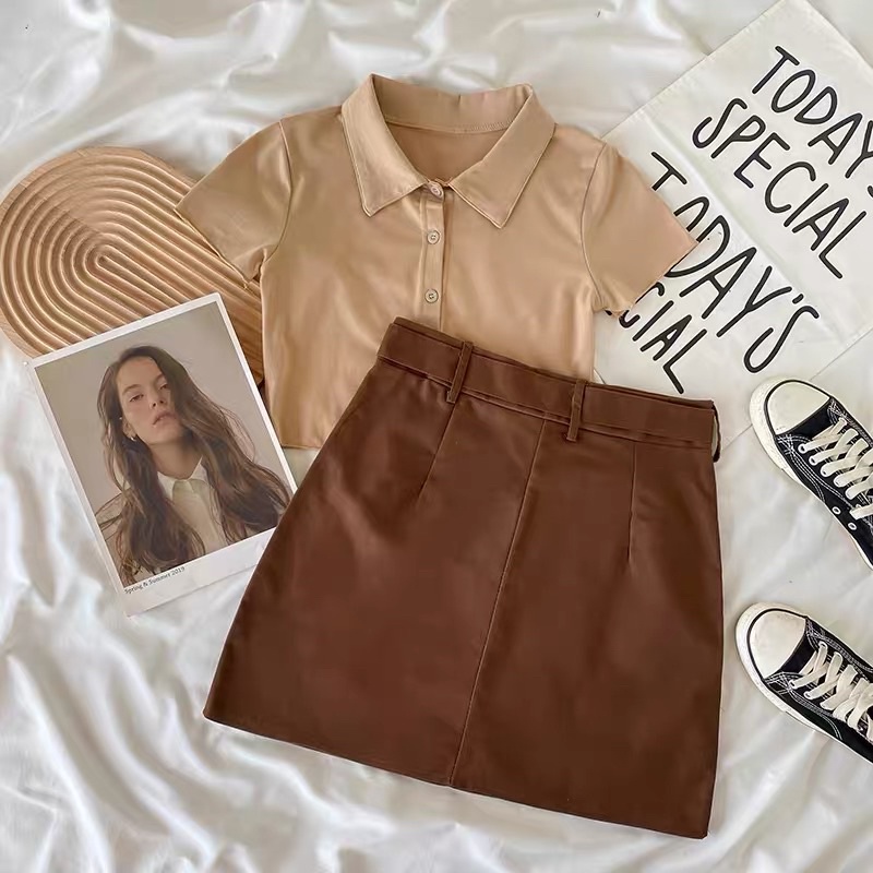 Chân váy kaki jean nâu kèm belt + áo thun polo croptop