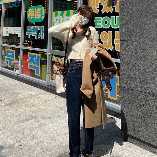 Áo khoác cardigan vải nhung tay dài cổ tròn màu trắng/ màu hồng thời trang thu đông dành cho nữ | BigBuy360 - bigbuy360.vn