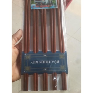 Vỉ 10 đôi đũa gỗ nâu thiên duy cao cấp