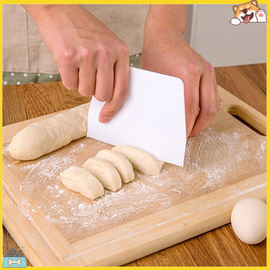 Dụng cụ cắt bột làm bánh bằng nhựa