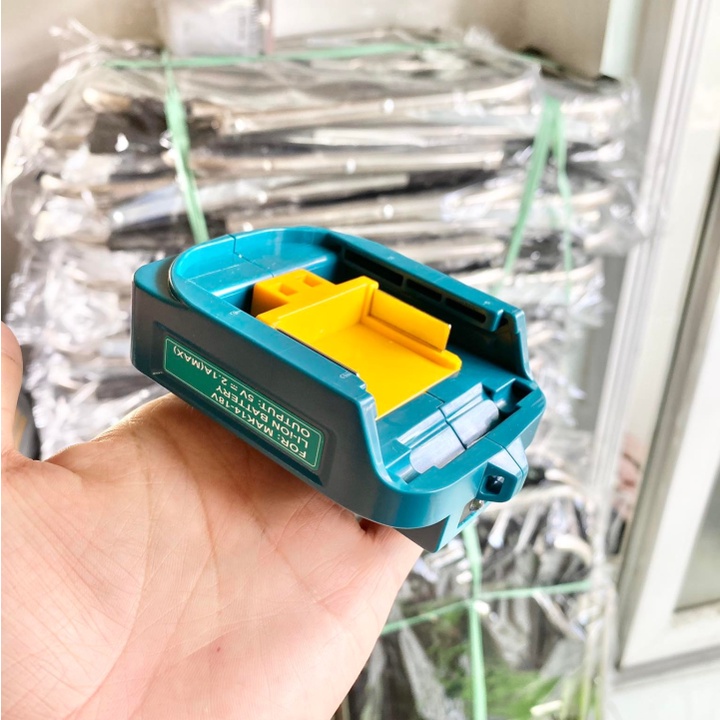 Bộ sạc dự phòng gắn pin makita 14.4-18V có đèn led