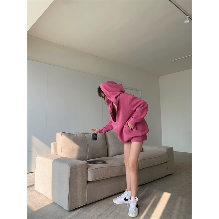Áo hoodie cổ chữ V dáng rộng/ Áo hai dây/ Quần đùi lưng cao phong cách retro