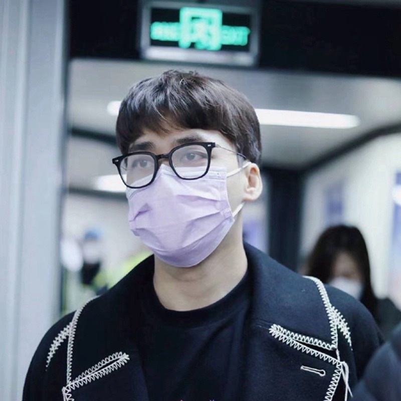 KÍNH VUÔNG CÀNG MẢNH