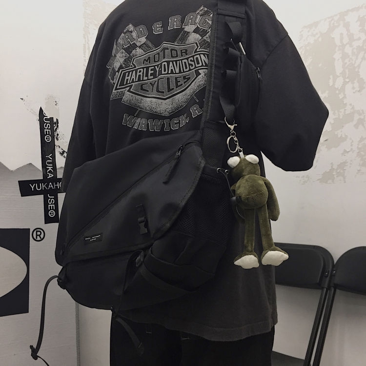 Túi đeo chéo phong cách retro năng động thời trang | BigBuy360 - bigbuy360.vn