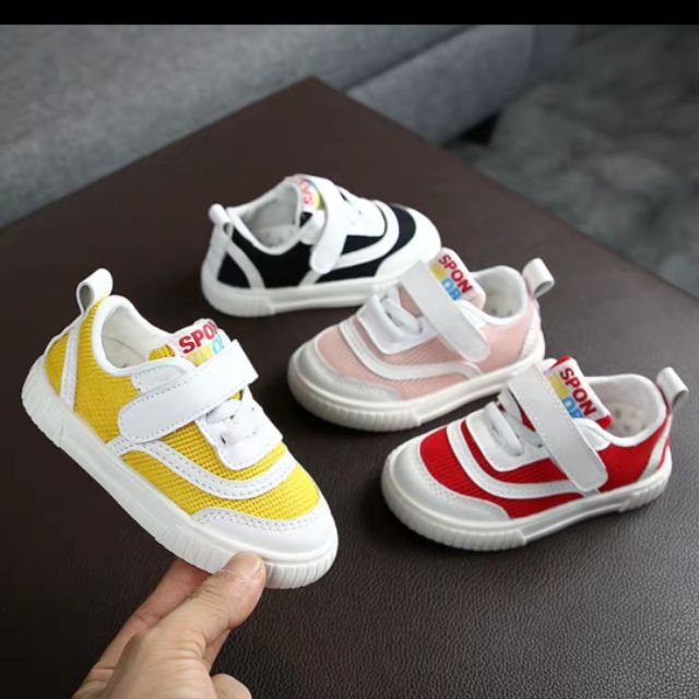 Giày thể thao cho bé từ 0-3 tuổi