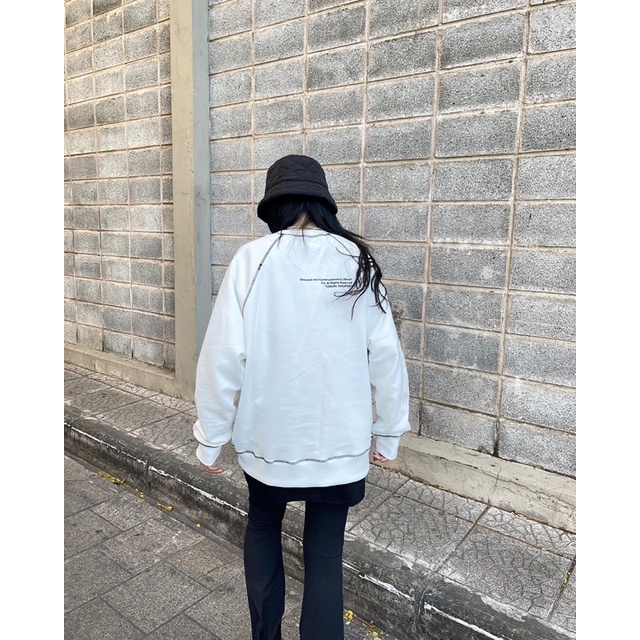 LINE SWEATER