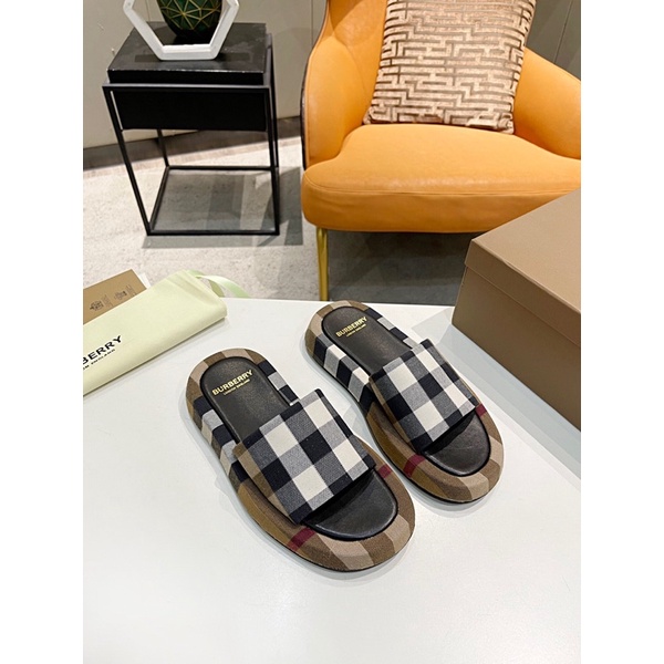 Dép quai ngang thời trang nữ thương hiệu Burberry 2022 cao cấp hoạ tiết sọc cổ điển