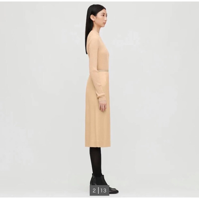 chân váy Uniqlo U vải satin midi