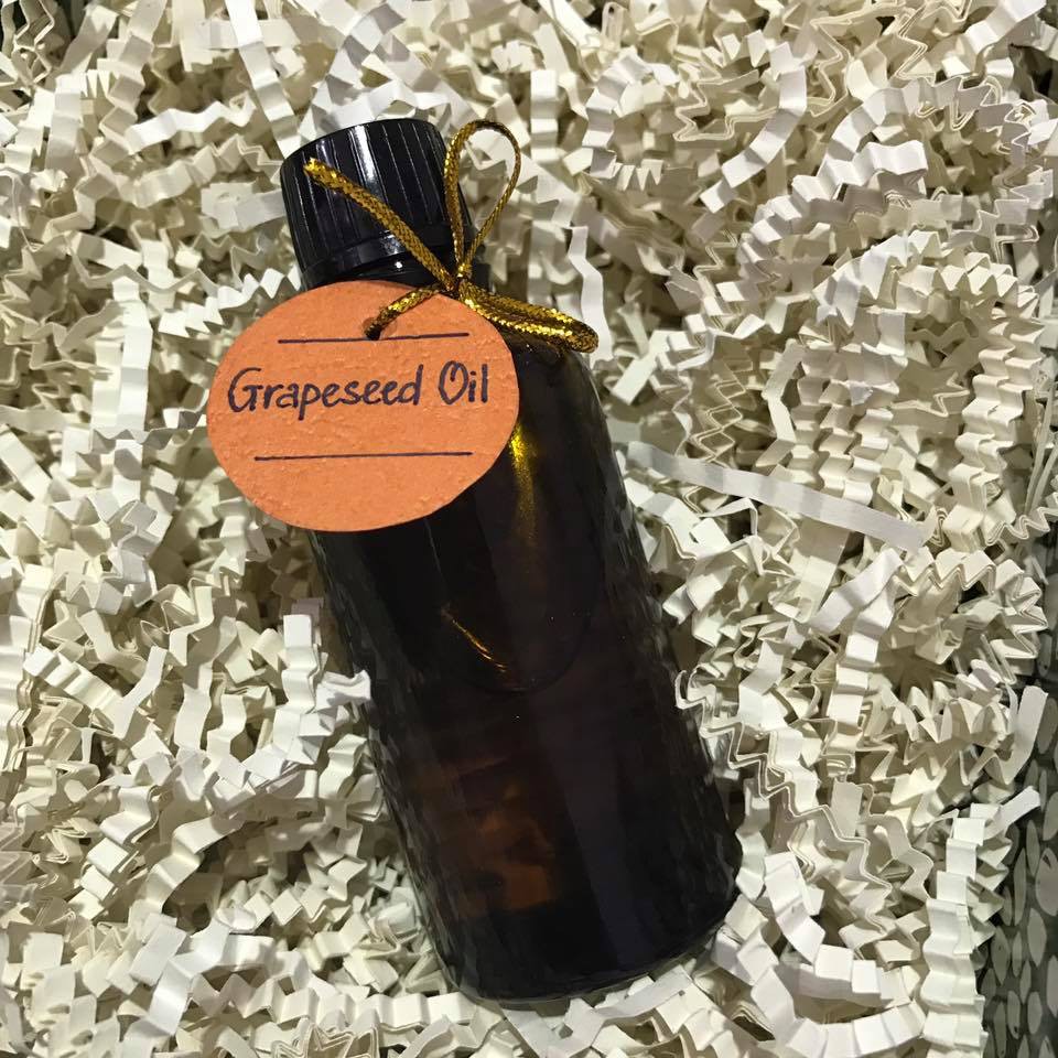 Dầu hạt nho Grapeseed Oil của Mountain Rose Herbs.