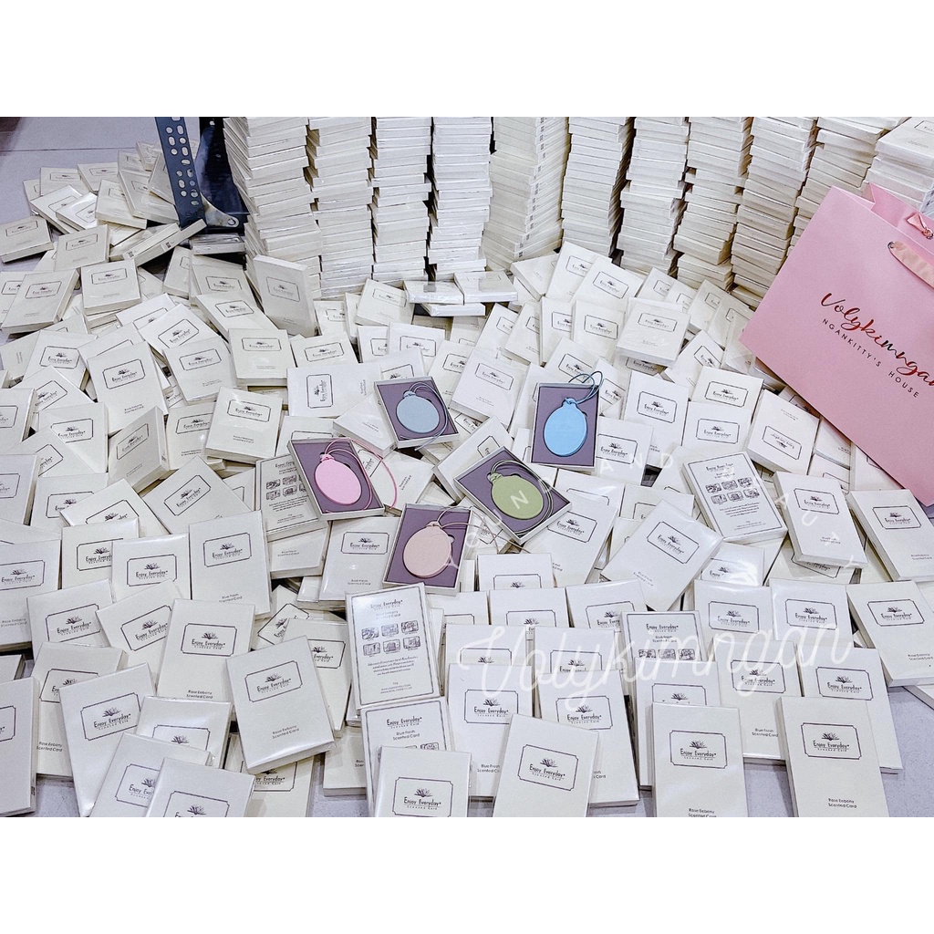 Nước hoa sáp thơm treo