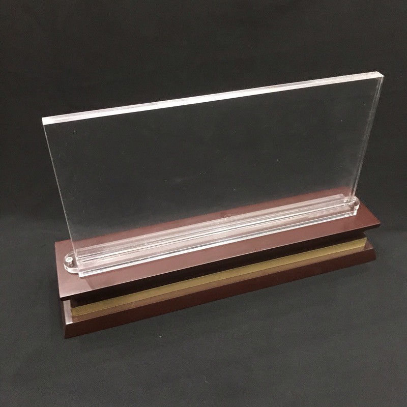 Biển chức danh mica đế gỗ (12x24cm).