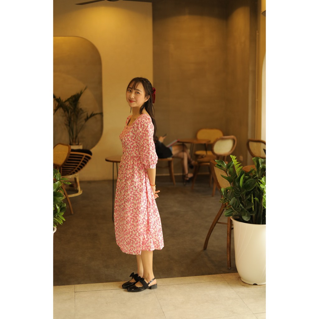 Váy hồng xòe dài đính cúc