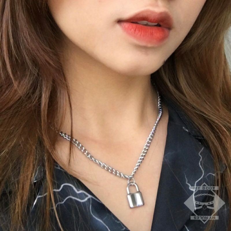 Vòng cổ ổ khóa.