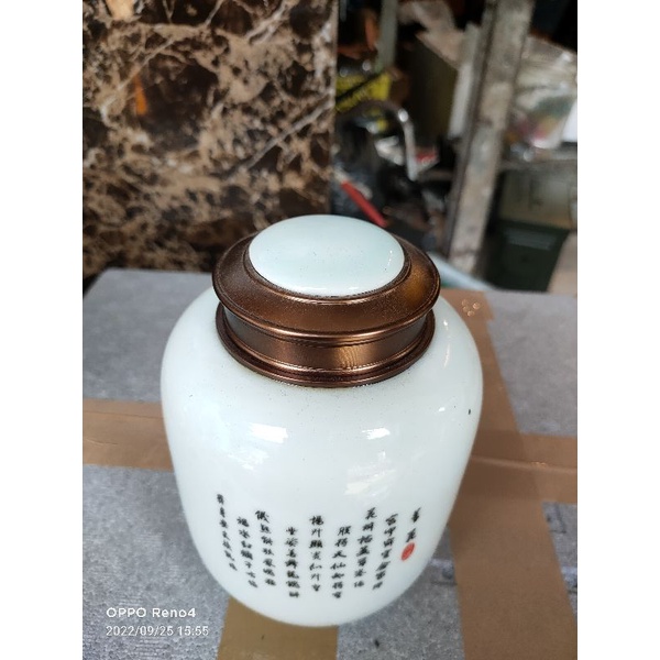 Hộp hè sứ.