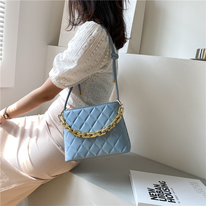 2021 New Online Red And Western Style Retro Rhombus Chain Bag Shoulder Bag Large Capacity Large Bags Chanel-Style Bucket Bag