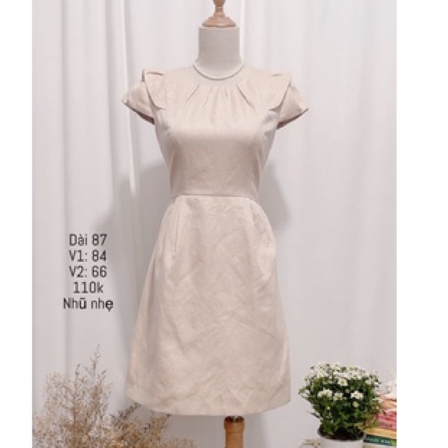 đầm màu nude nhũ nhẹ phong cách retro pháp sang trọng