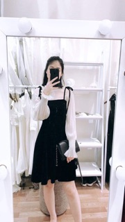 Váy đen ren